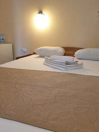 Отель Griboff Hotel Бердянск Стандартный двухместный номер с 1 кроватью или 2 отдельными кроватями-3