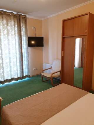Отель Griboff Hotel Бердянск Стандартный двухместный номер с 1 кроватью или 2 отдельными кроватями-19